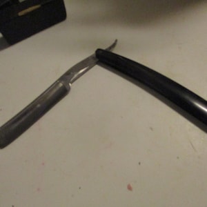 Joseph Rodgers and Sons - Sheffield England - Celluloid Straight Razor and non-matching box - stylish, sharp, great condition
