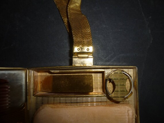 Lovely Pillowed Brass compact or clutch purse - R… - image 5