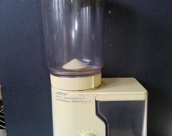 Braun 4045 coffee grinder 11" high  timer operated form  in great working condition - stylish modern form