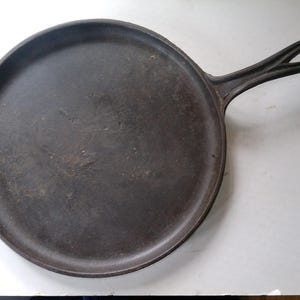 Antique Gate Mark Skillet Griddle - 10" diam flat surface for pancakes/eggs etc. = gently used condition