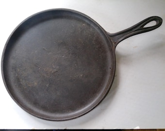 Antique Gate Mark Skillet Griddle - 10" diam flat surface for pancakes/eggs etc. = gently used condition