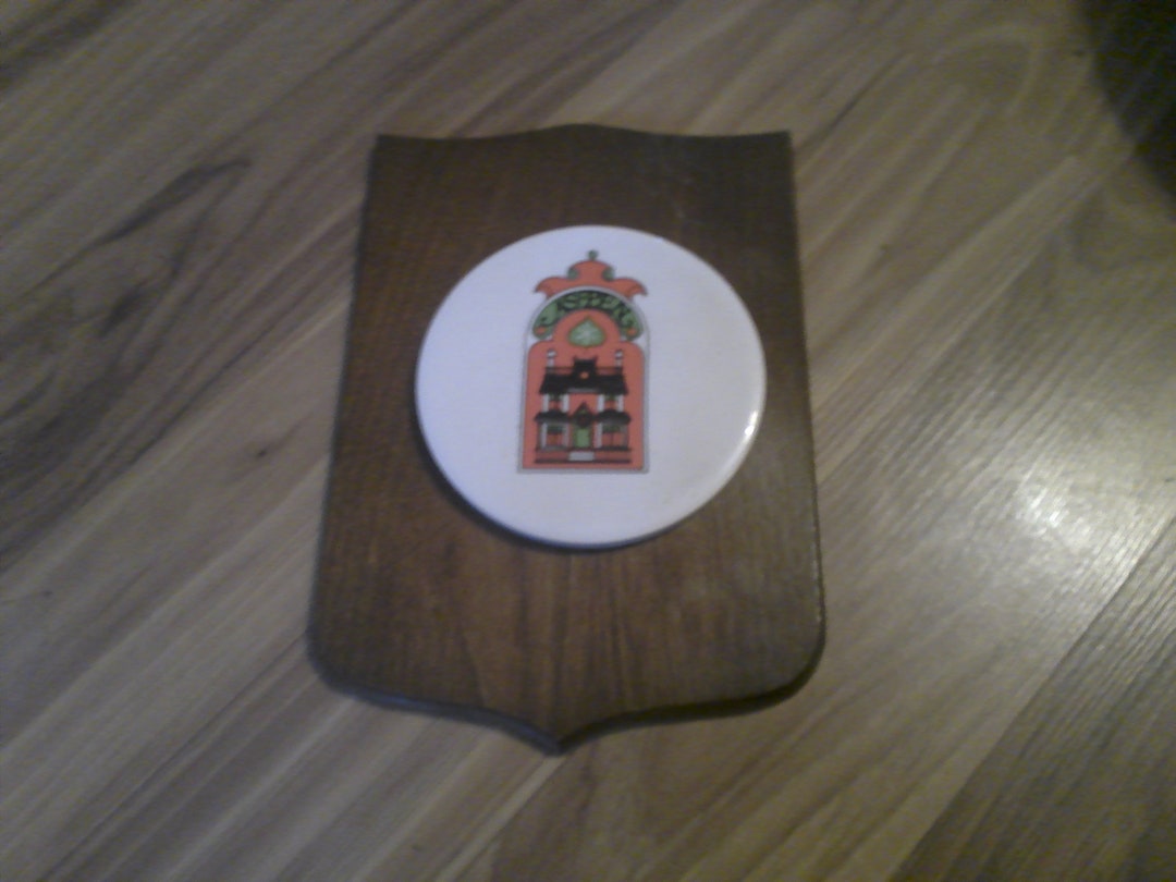 Aspen Colorado Decorative Tile Wall Hanger 1960s 3.5 Diam Tile on 7 X 5 Wood Shield W Hanger Fun