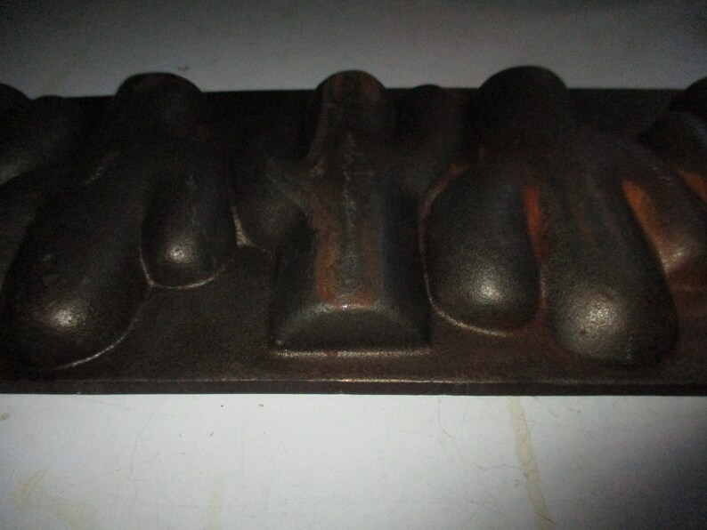 Lodge Cast Iron Cactus Cornbread Pan 5 Saguaro Cactus Shaped Etsy