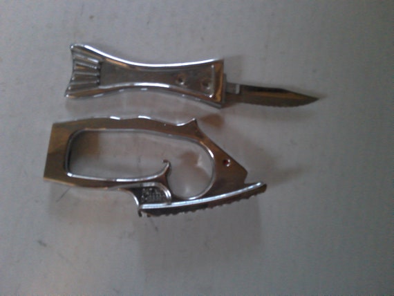 Fish-master Fishing Multitool 1950s Ruler, Filet Knife, Fish Scaler and  Mallet in One Chrome Finish 2 Piece Fish 10 Long 