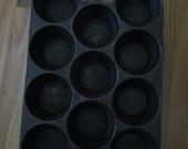 Griswold Muffin and Popover Pan - Makes 11 muffins 2.5 quot diam.- great condition cast iron - decor or use - baking or molding