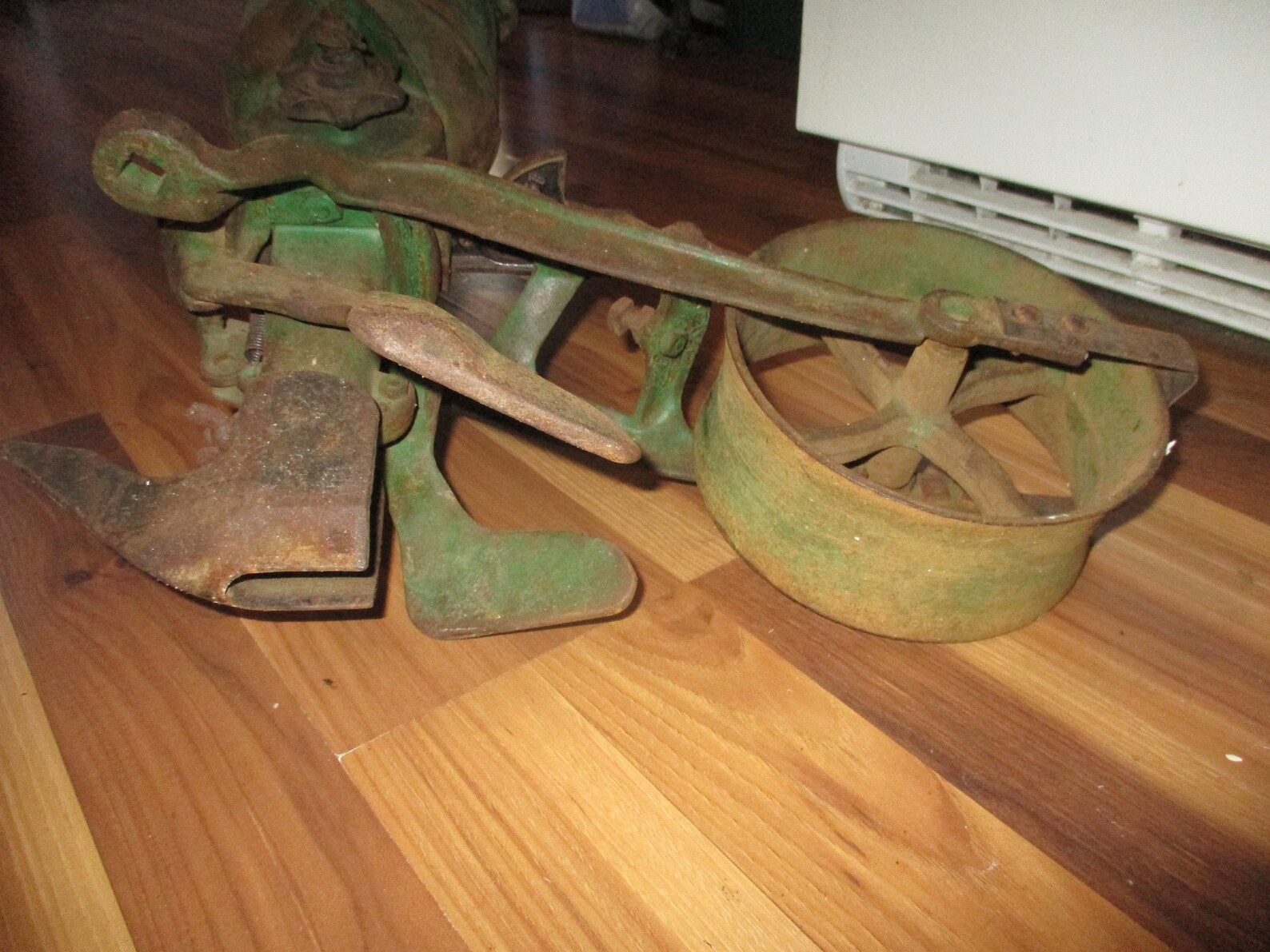 Antique Cast Iron Farm Field Seeder Sower Dispenser - STANDARD