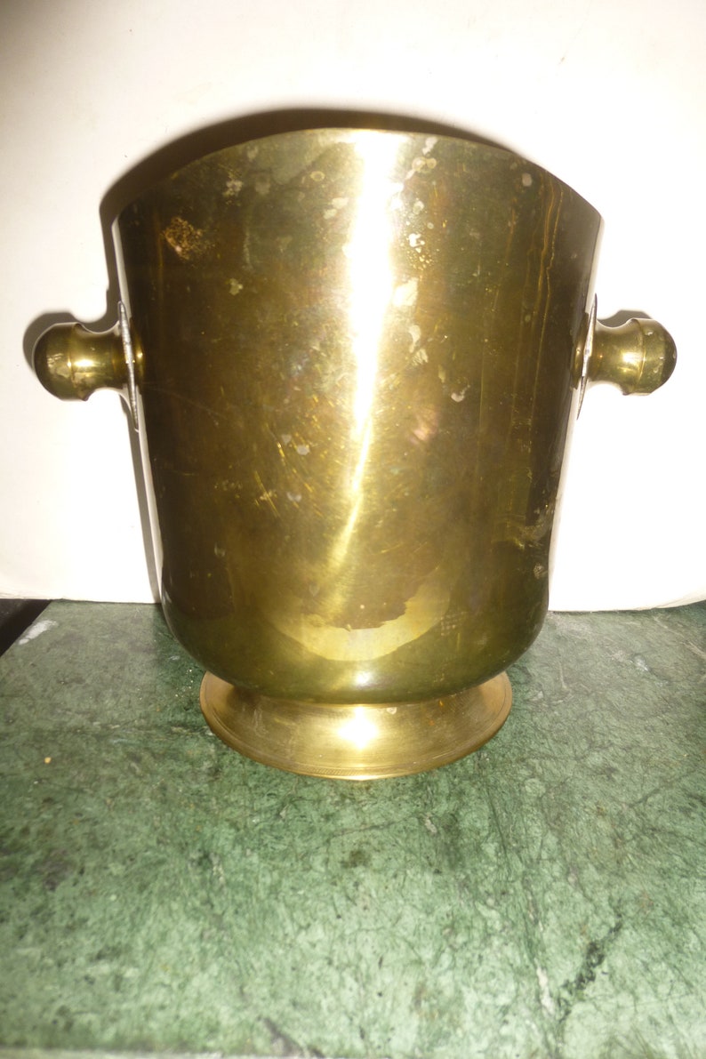 Brass Champagne and Ice bucket fun and functional style in great condition perfect for bar or a mid-mod counter top container