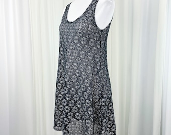 Vintage 1990s Black and White Mini Trapeze Dress with Daisy Stretch Lace M