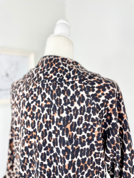 Vintage 1960s Leopard Print Housecoat Robe with G… - image 7