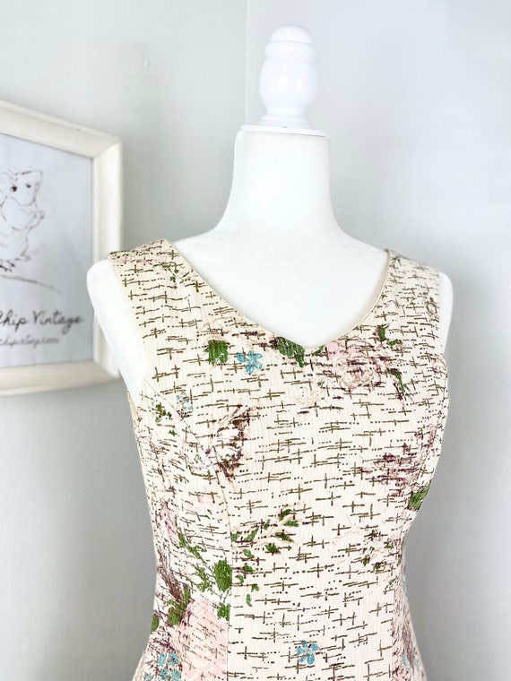 Vintage 1960s-70s Backless Textured Floral Barkcl… - image 3