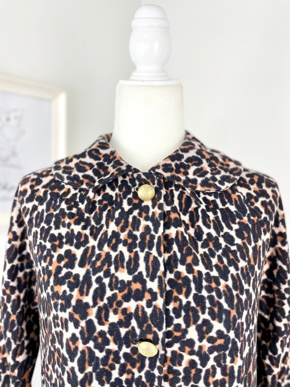 Vintage 1960s Leopard Print Housecoat Robe with G… - image 2