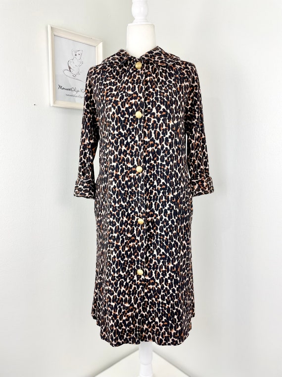 Vintage 1960s Leopard Print Housecoat Robe with G… - image 3