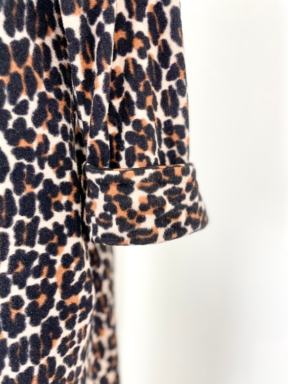 Vintage 1960s Leopard Print Housecoat Robe with G… - image 6