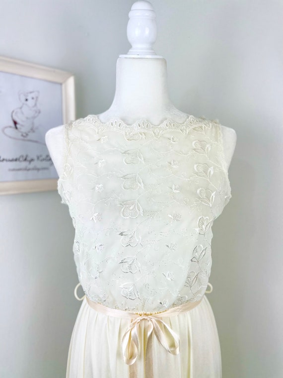 Vintage 1970s Pastel Yellow Tambour Embroidered La