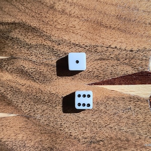 Dice. Bone dice. 0.7/0.7cm. One pair.
