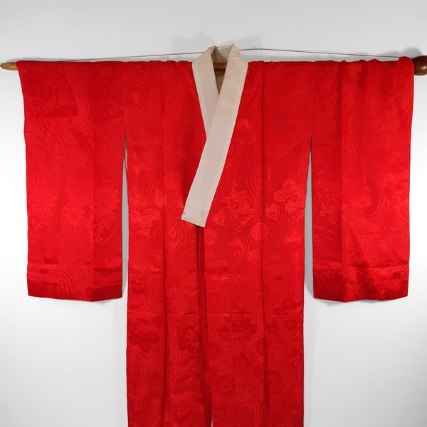 ¡VENTA! Rojo Mon Kinsha Silk 1950's Vintage Juban Kimono japonés con grullas Plumas de pavo real Peonía y abanicos