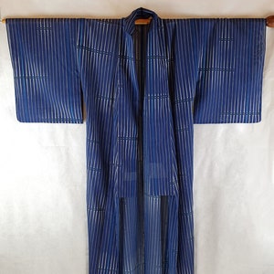 Striped Navy Blue 1970s Vintage Rayon [Synthetic ] Jinken Lace Kimono with Geometric  Motif