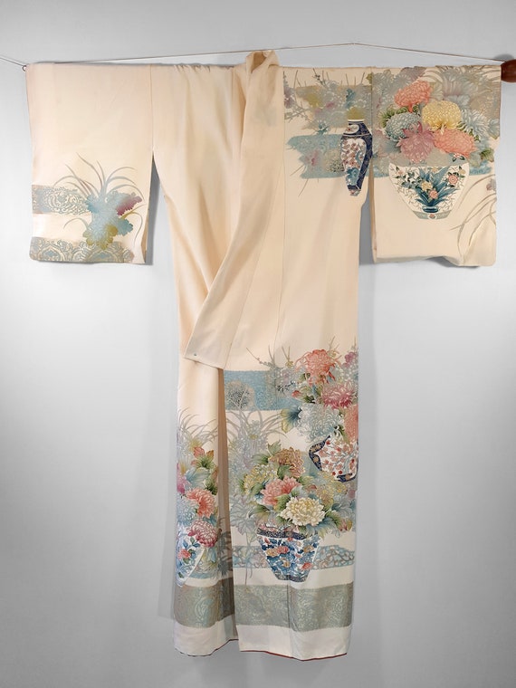 Cream Crepe Silk 1970's Vintage Embroidered Chrysa
