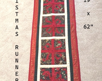 CHRISTMAS PACKAGES, Table RUNNER, Holiday Theme, Appliqued, Quilted, Long Size, Table Decor