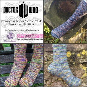 Op de afbeelding: Een collage van vier afbeeldingen met kleurrijke handgebreide sokken. De bovenste afbeelding bevat de tekst "DOCTOR WHO Companions Sock Club Second Edition A Collaboration Between Pandia's Jewels javapurl Hand Knit Designs Fueled by the Love of Coffee".