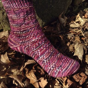 Missy pode dizer algo legal? (Doctor Who Inspired Socks) - Padrão de tricô em PDF