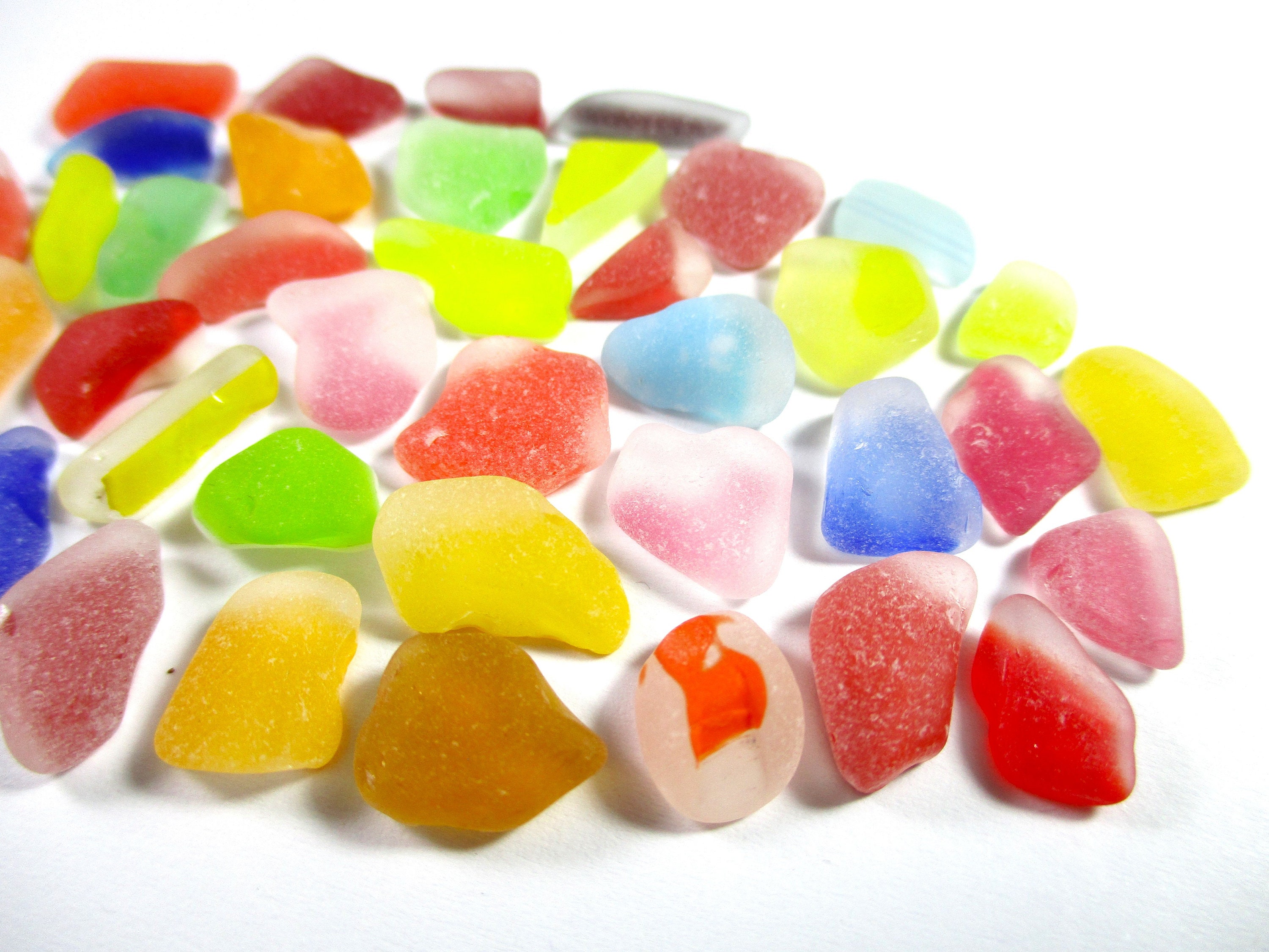 本物のシーグラス 40 個の小さなフラッシュマルチ レッド イエロー