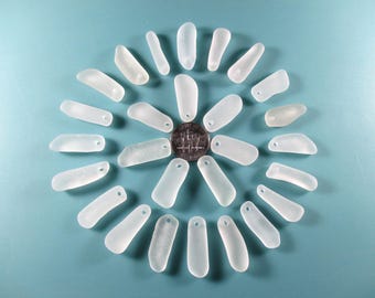 Auténticas cuentas de vidrio marino, 27 colgantes y pendientes de varilla perforados, blancos y transparentes, con la parte superior impecable. Auténtico vidrio marino pulido, encontrado en la playa. Joyería T 958