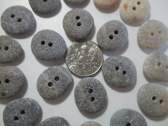 20 Khaki 4 Hole Buttons New 16mm