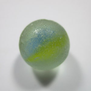 VÉRITABLE MARBRE DE VERRE DE MER 16mm Blue Yellow White Cats Eye Real Surf Tumbled Natural Unaltered Greek Beach Seaglass Undrilled Ball Bead U 373c