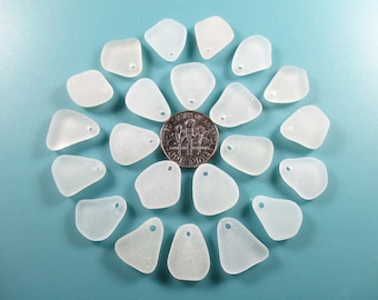 Auténtico cristal marino de 15 mm, 22 pendientes con perforaciones en la parte superior, color blanco transparente, auténtico cristal de mar pulido en la playa, joyería T 935
