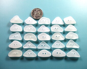 GENUINE SEA GLASS 18mm Botones 25 Impecable Dos Agujeros Blanco Claro Real Surf Caído Natural Raw Beach Seaglass Coser Cuentas de Punto Pero 364