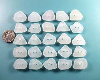 GENUINE SEA GLASS 18mm Botones 25 Impecable Dos Agujeros Blanco Claro Real Surf Caído Natural Raw Beach Seaglass Coser Cuentas de Punto Pero 361