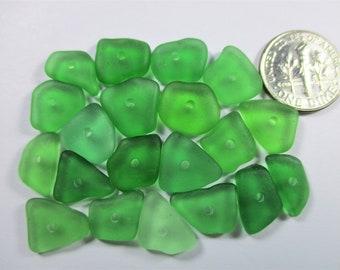 VIDRIO DE MAR GENUINO Cuentas de 12 mm 20 Kelly Green Center Perforado Real Surf Tumbled Playa griega natural Encontrado Seaglass Jewelry Quality Bead C 525