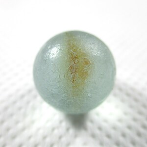 VERRE DE MER VÉRITABLE 16 mm marbre impeccable rouge jaune blanc oeil de chat vrai surf dégringolé inaltéré givré plage grecque bijoux en verre de mer perle U 2070