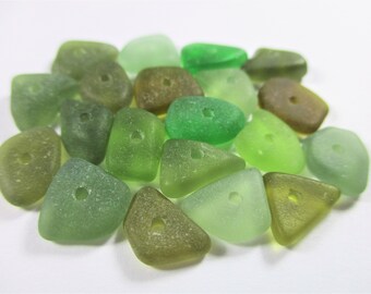 VIDRIO DE MAR GENUINO Cuentas de 11 mm 20 Tonos verdes Centro Perforado Real Surf Tumbled Playa griega natural Encontrado Seaglass Joyería Calidad Bead C 584