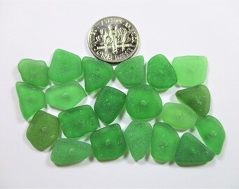 VIDRIO DE MAR GENUINO Cuentas de 12 mm 20 Kelly Green Center Perforado Real Surf Tumbled Playa griega natural Encontrado Seaglass Jewelry Quality Bead C 569