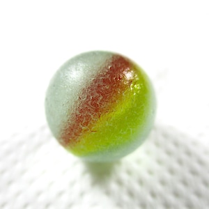 VERRE DE MER VERITABLE 15 mm marbre rouge jaune blanc oeil de chat vrai surf dégringolé inchangé givré plage verre de mer bijoux qualité perle U 2069