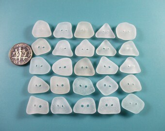 GENUINE SEA GLASS 15mm Botones 25 Impecable Dos Agujeros Blanco Claro Real Surf Caído Natural Raw Beach Seaglass Coser Cuentas de Punto Pero 354