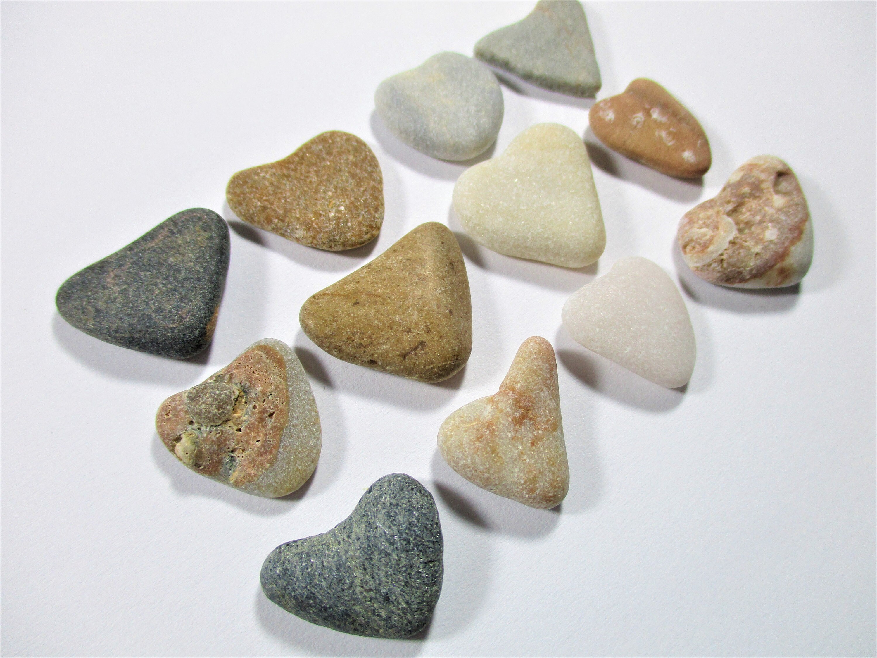 BEACH STONE HEARTS 12 Black Brown Grey White Cream Beige Real Surf Tumbled  Unaltered Undrilled Natural Sea Rock Art Jewelry Beads Peb 2570 - Etsy