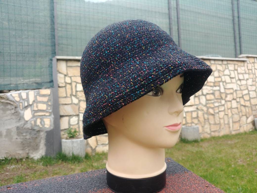 Black Bucket Hat With Shiny Threads 