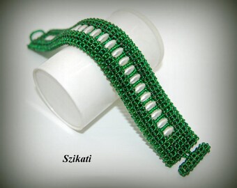 Green Seed Bead Cuff Bracelet: Metal-Free Beaded Pearl Jewelry