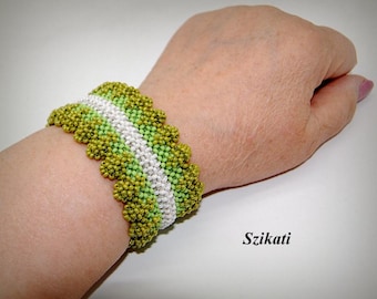 Pulseira de miçangas verdes: Bijuteria tecida com miçangas
