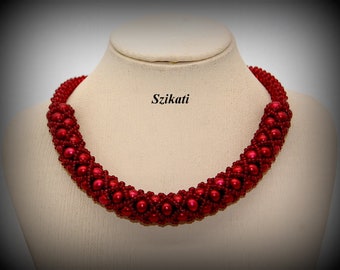 Rote Perlen gefädelte Kette, Accessoire für Frauen, OOAK High Fashion Schmuck, Geschenk für Sie, Netzgewebe, RAW Perlenkunst, Originale Perlenarbeit