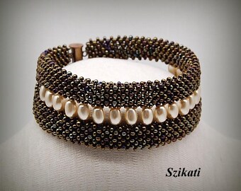 Beadwoven Bracelet: Iridescent Seed Bead Art with Pearl