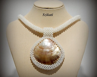 Beige Perlen gefädelte Anhänger Halskette, Elegantes Damen Accessoire, Unikate Perlen Modeschmuck, Geschenk für Sie, RAW Perlenkunst