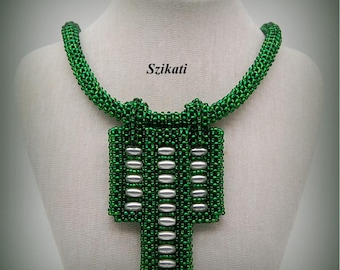 Green Beadwoven Pendant Necklace: OOAK Beaded Fashion Jewelry