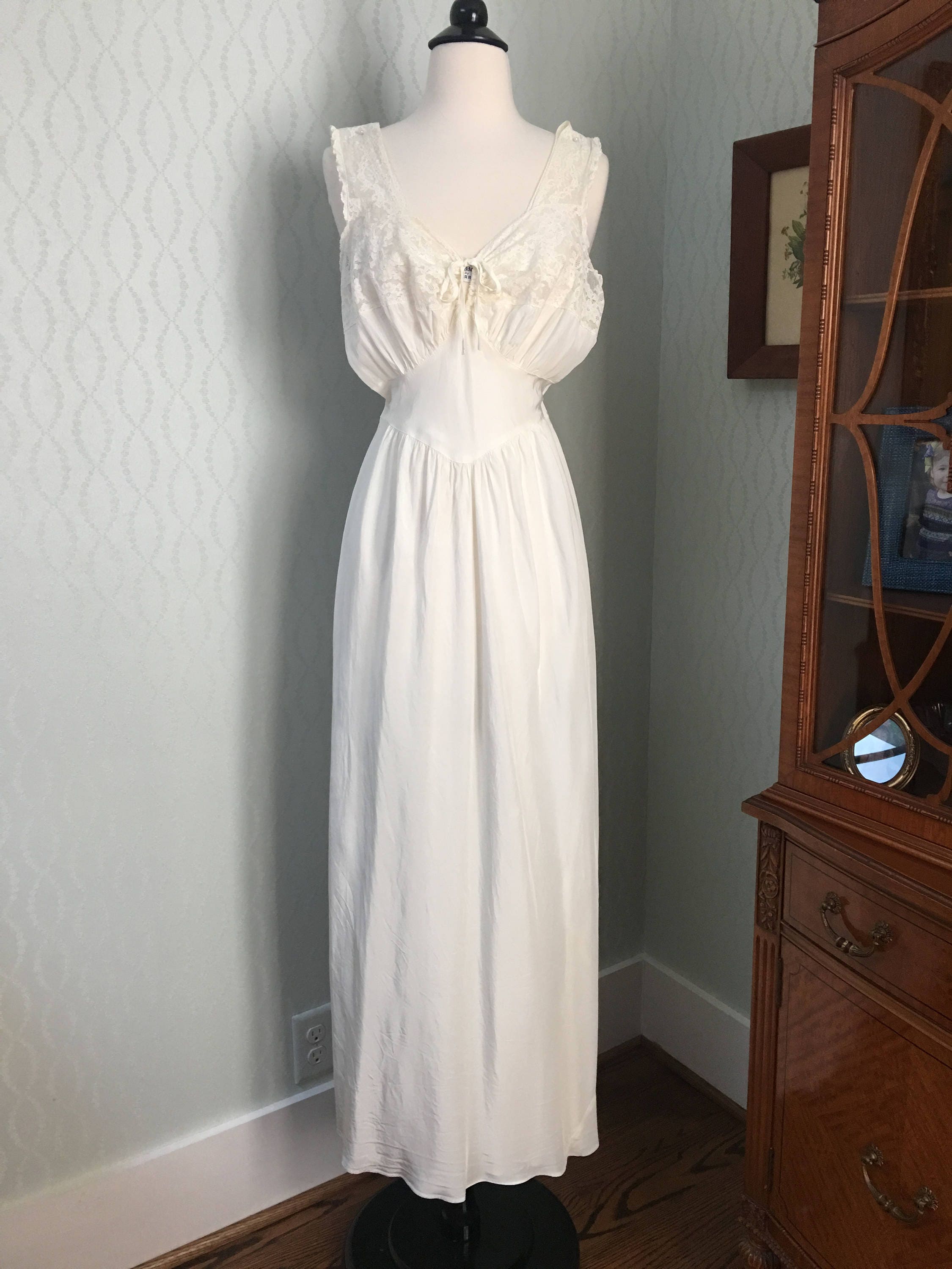 Beautiful Ivory Silk and Lace Negligee Trousseaux by Terris | Etsy