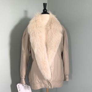 Chaqueta vintage de piel de zorro y cuero de La Belle Furs de los años 80.