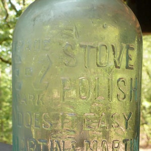 VICTORIAN POLISH BOTTLE-E Z Stove Polish-Chicago -1880s