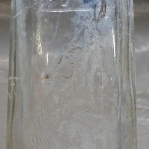 ART DECO-FLASKA - Stor präglad råtta - Omärkt Cowley's råttgift - Hugo Oklahoma - 1940-talet